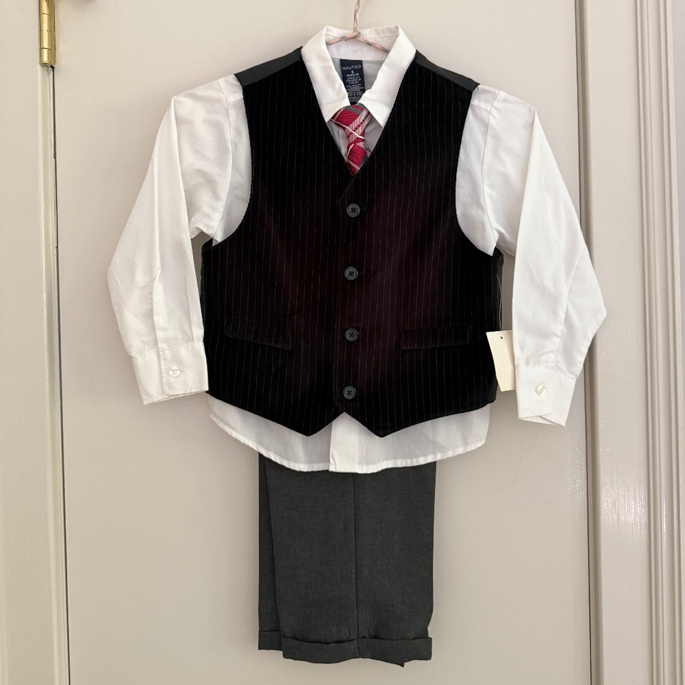 NWT Nautica 4 Piece Boy’s Formal Vest Suit with Tie Size 6